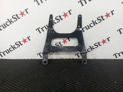 Кронштейн брызговика правый 2020г.