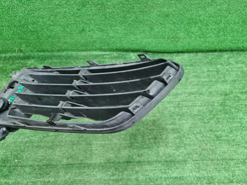 Решетка переднего бампера левая BMW X1 F48 (15-19)