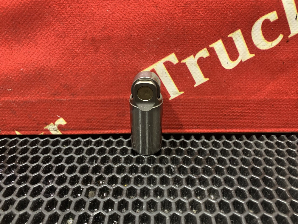 Толкатель впускного клапана