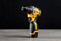 Шуруповерт, 18 В, 4500 Нм, 2 АКБ