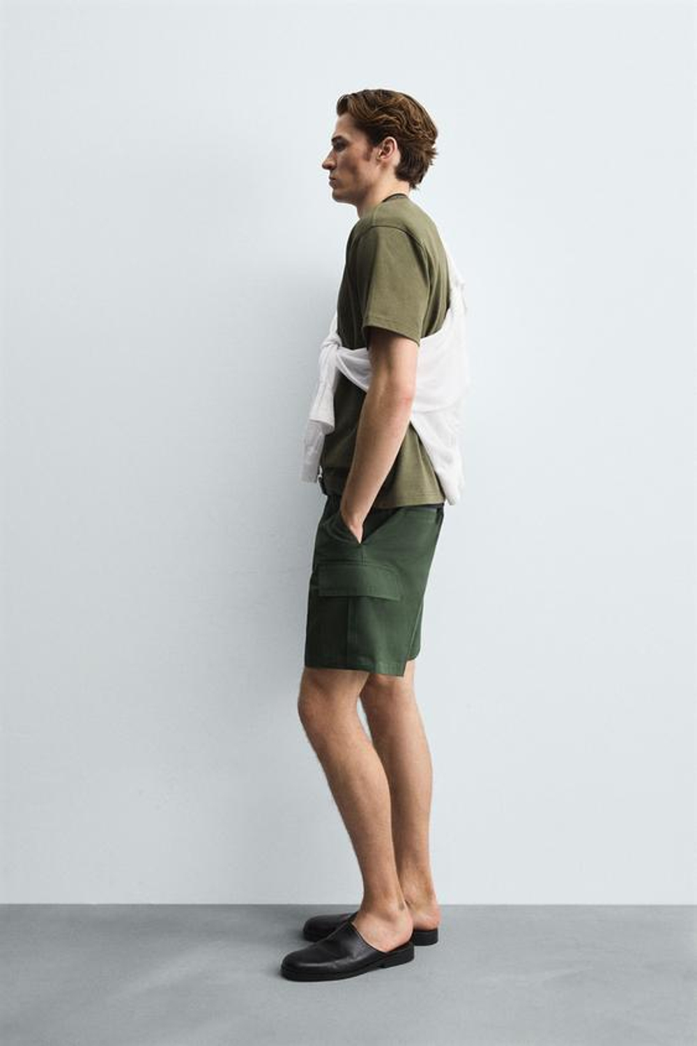 ZARA ШОРТЫ-БЕРМУДЫ КАРГО КЛАССИЧЕСКОГО КРОЯ, ТЕМНО-ЗЕЛЕНЫЙ