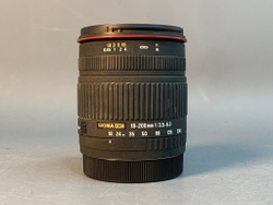 Sigma AF 18-200mm f/3.5-6.3 DC для Canon, царапина на линзе