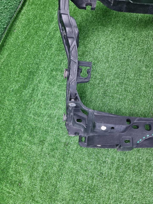 Кронштейн интеркулера правый Porsche Macan (14-18)