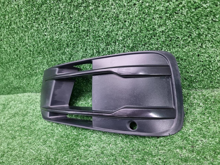 Накладка переднего бампера левая Audi Q7 2 (15-19)