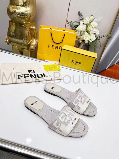 Шлепанцы Fendi Signature светло-серого цвета