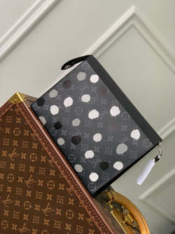 Louis Vuitton Pochette Voyage MM
