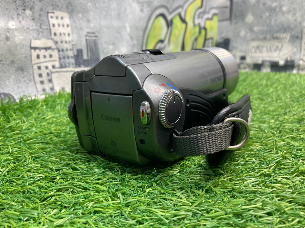 Canon HF100