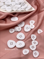 Пуговицы белые на прокол неровной формы