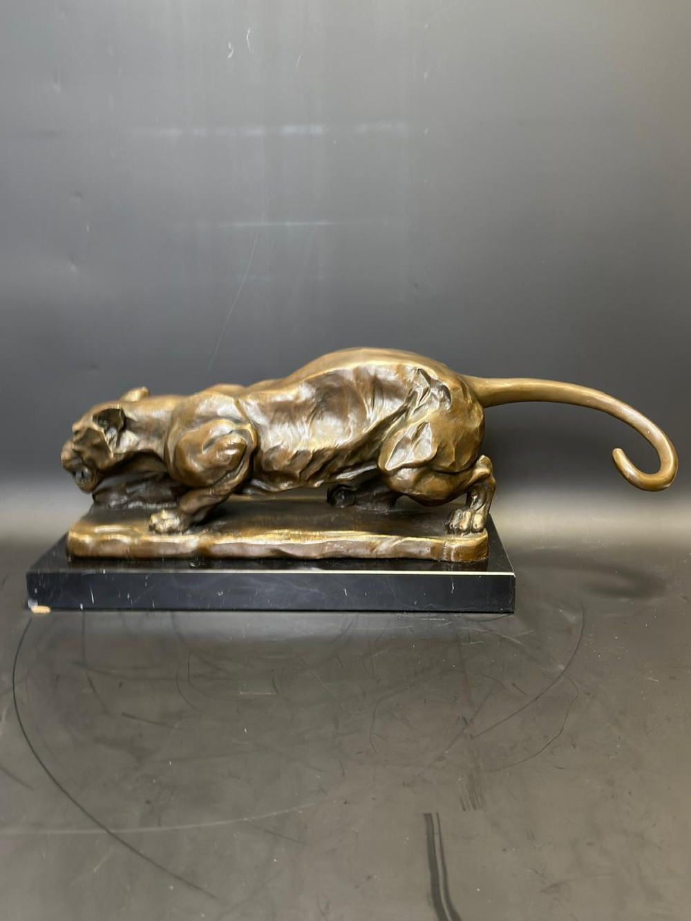 Бронзовая скульптура «Притаившийся тигр»