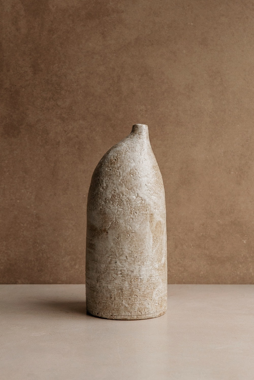 Ваза-бутыль #131, светло-бежевая матовая