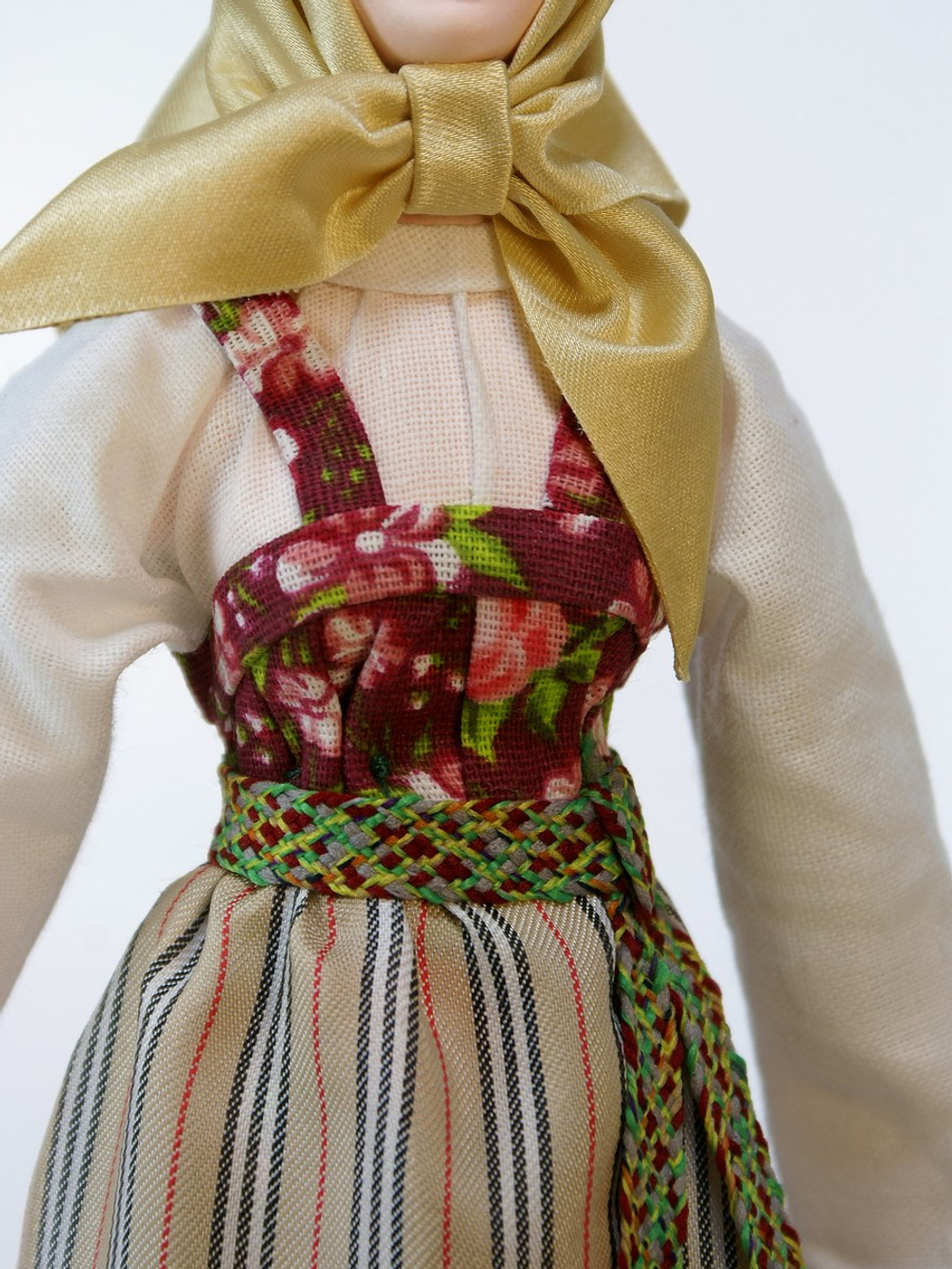 Кукла коллекционная Потешного промысла в карельском национальном костюме.