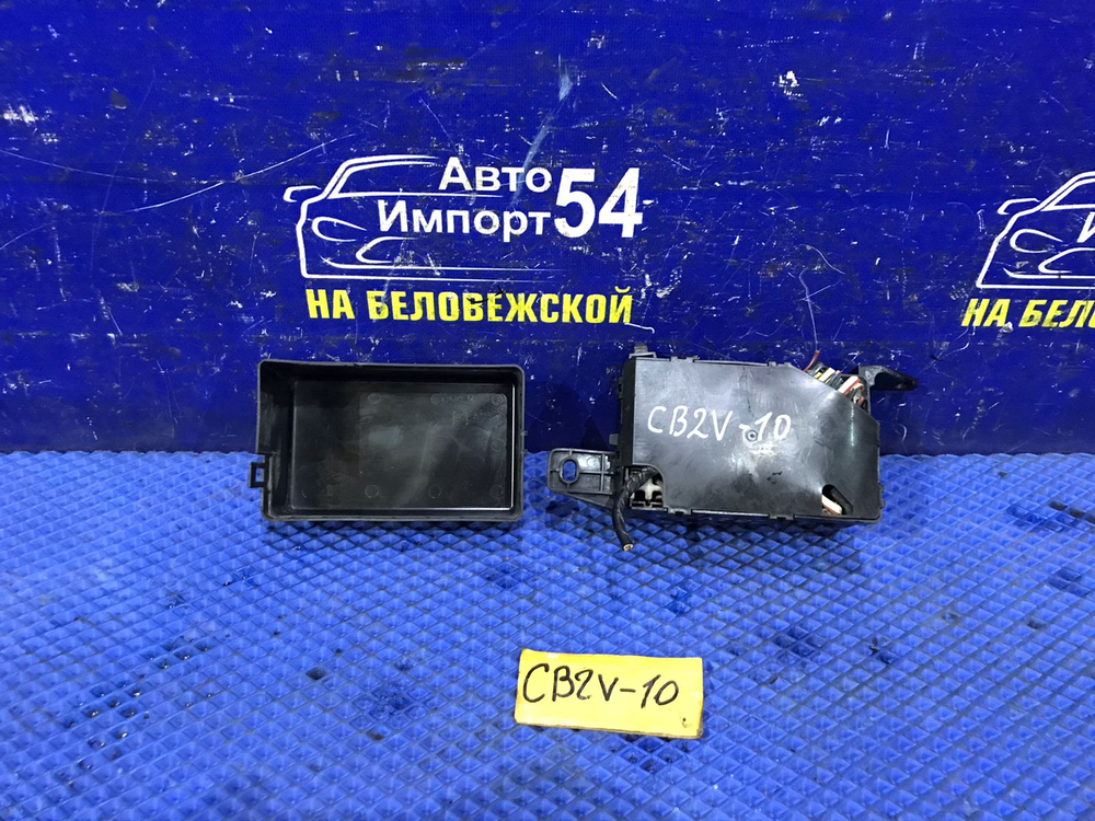 Блок предохранителей подкапотный MITSUBISHI LIBERO 1999