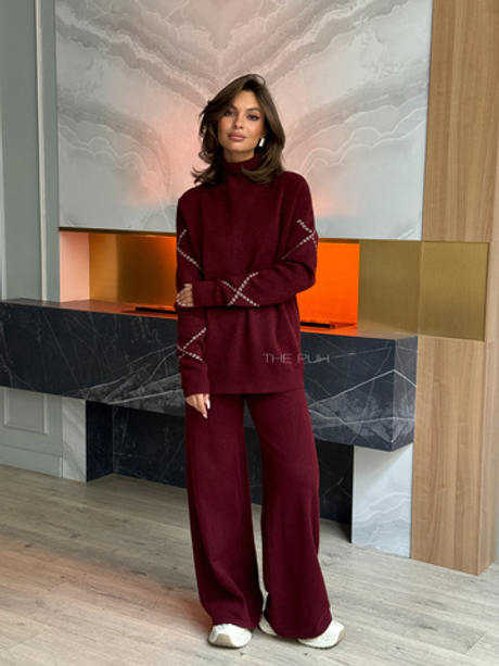 Костюм трикотажный бордового цвета