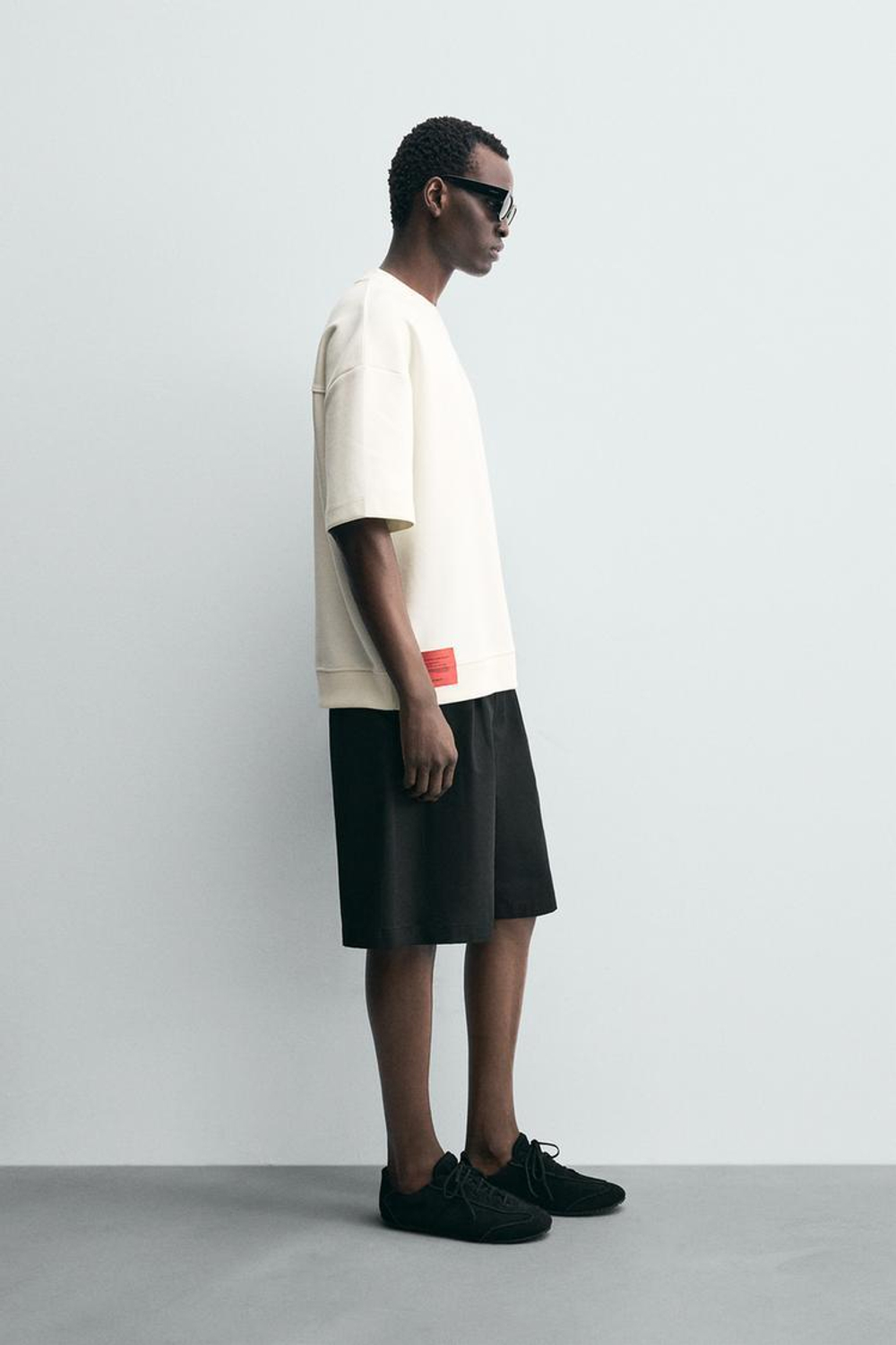 ZARA ТЕХНИЧЕСКАЯ ТОЛСТОВКА INTERLOCK С НАШИВКОЙ, ЖЕЛТОВАТО-БЕЛЫЙ