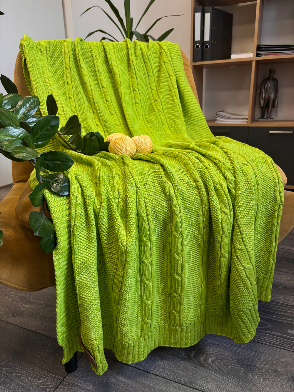 Вязаный плед "Косы" 110х170см (нежно-зеленый)