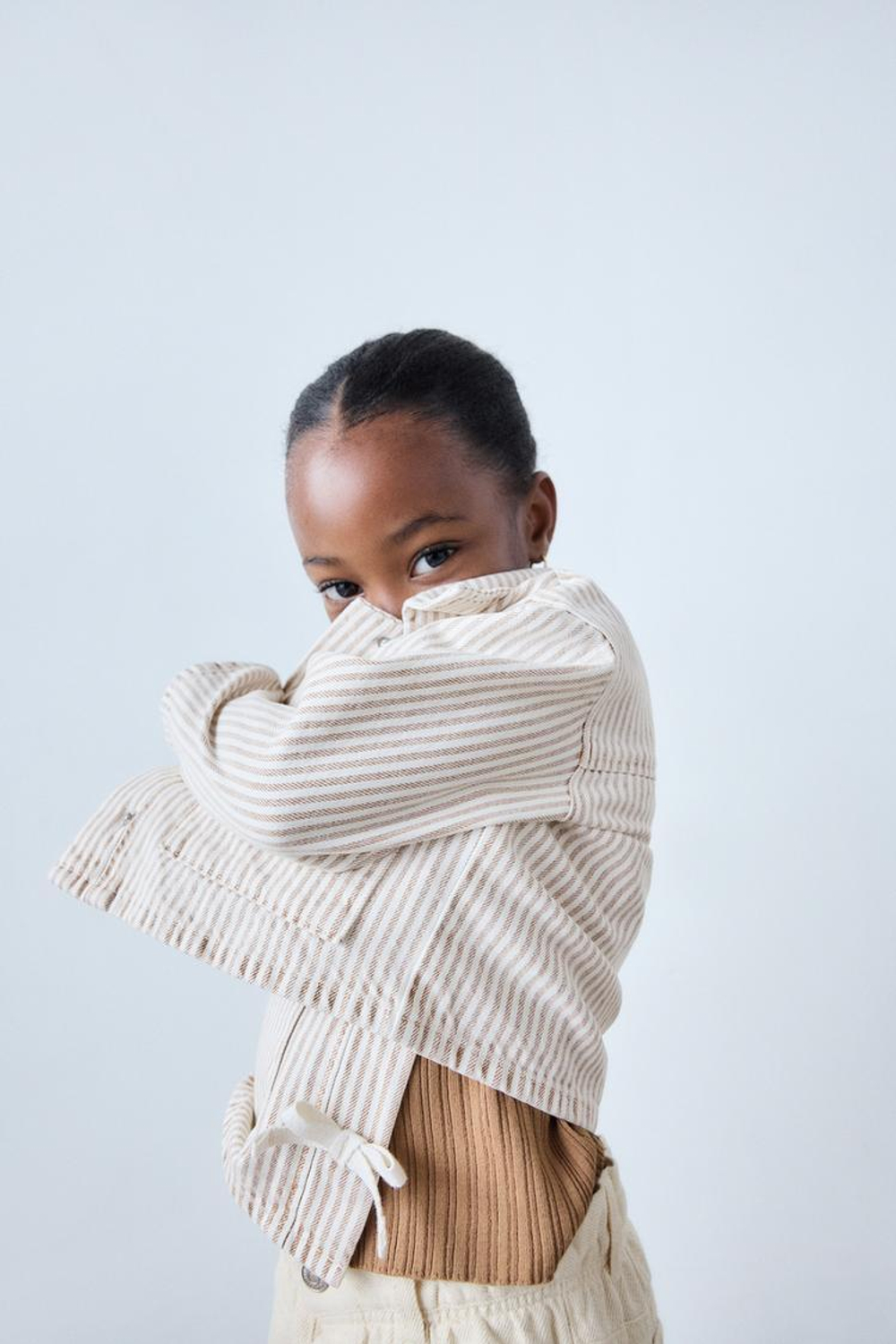 ZARA КУРТКА ИЗ ТВИЛА В ПОЛОСКУ С БАНТАМИ, ЭКРЮ