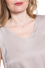 ТОП С V-ОБРАЗНЫМ ВЫРЕЗОМ