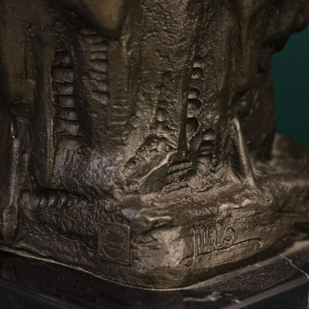 Кабинетная скульптура в стиле Ар-Деко «Медведь»