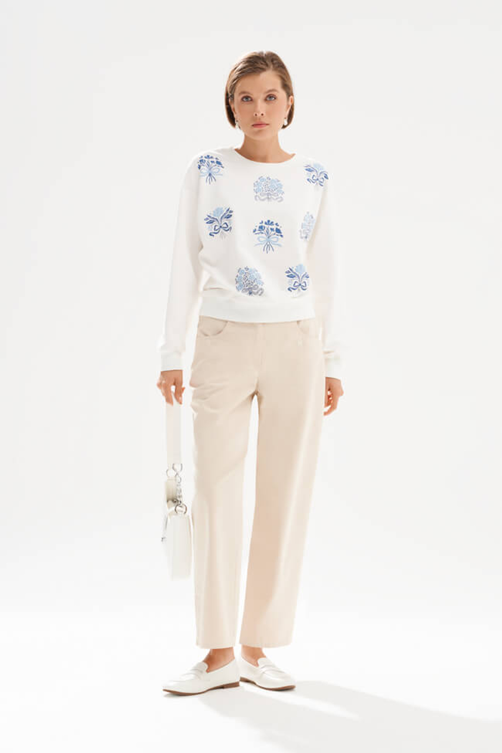 23541 Свитшот женский (молочный)