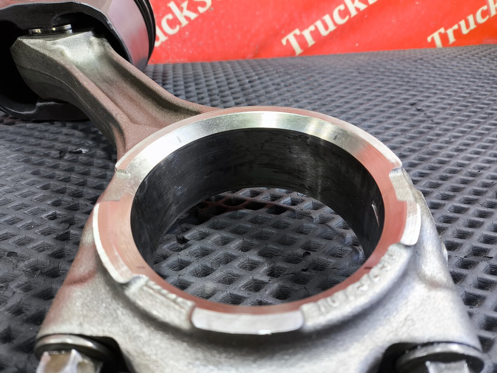 Поршень с шатуном