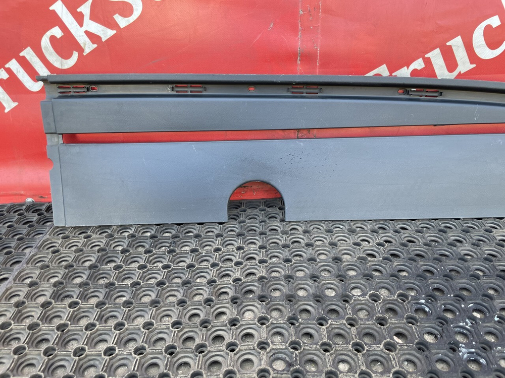 Накладка солнцезащитной шторки левая