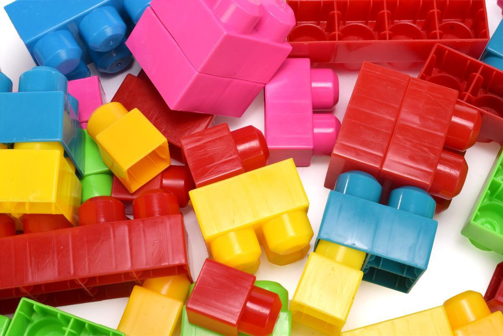 Пластмассовый игрушечный набор "Конструктор ведро 40 детали"