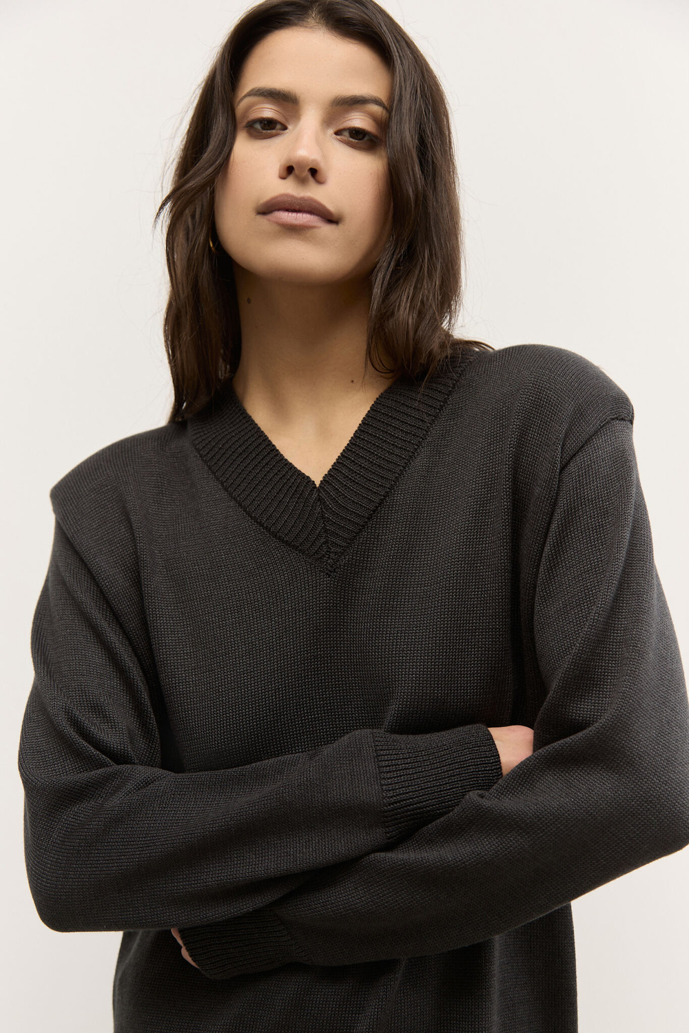 Платье трикотажное с V-образным вырезом