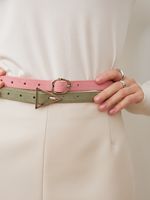 БАЗОВЫЙ ТОНКИЙ РЕМЕНЬ С ТРЕУГОЛЬНОЙ ПРЯЖКОЙ ЗАМША ФИСТАШКОВЫЙ