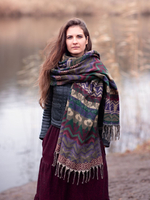 Шерстяной палантин с этно орнаментом