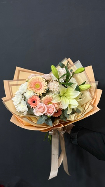 Нежный персиковый сборный букет