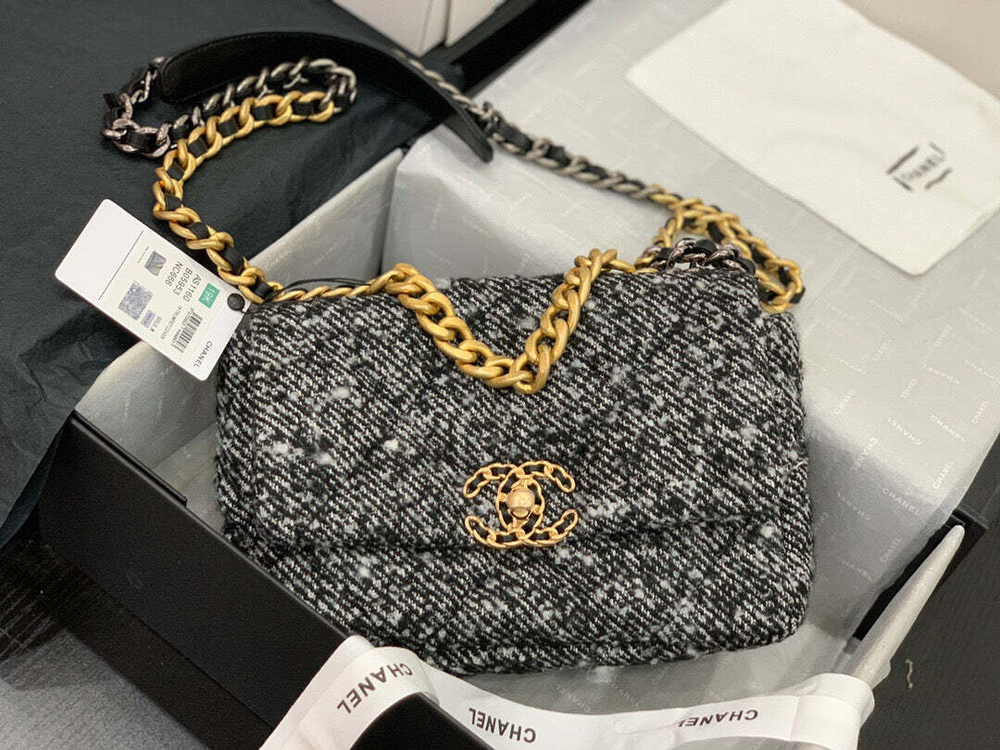 Chanel 19 26 cm