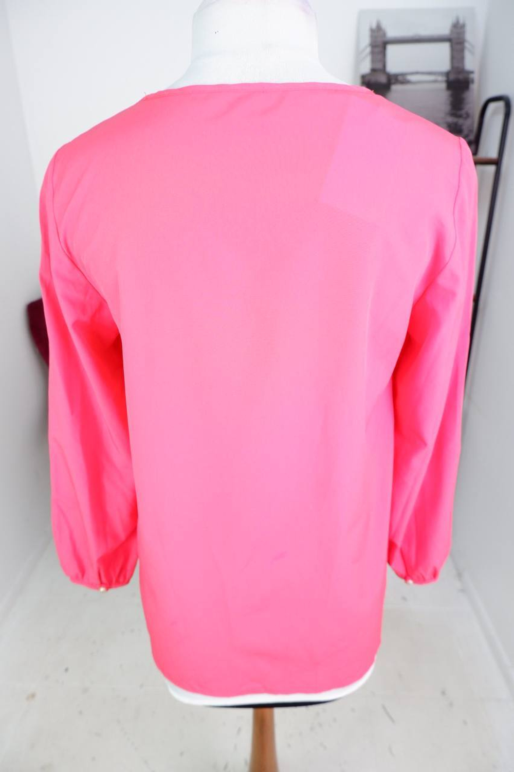 Блузка актуального оттенка, визуально на 46 размер