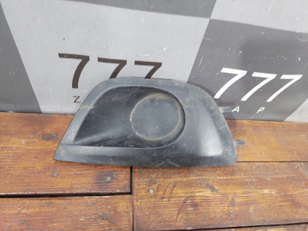 Заглушка ПТФ правая LADA Granta 11-18 Б/У Оригинал 21912803102