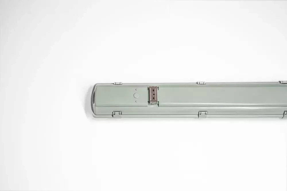 Светильник LED ДСП Айсберг 58W-7250Лм IP65 4000К опал с БАП 1ч 1262x124x85мм vs102-58-op-4k-li1h