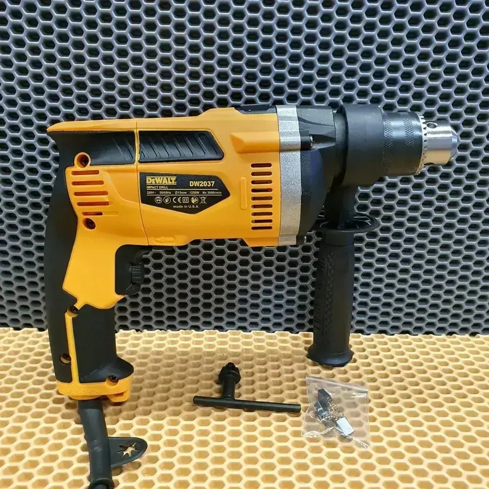 DeWalt Дрель сетевой 1250 Вт