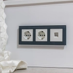 Розетка с заземлением (белая) W1171001