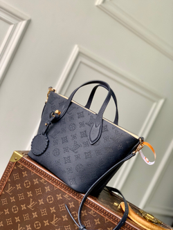 Louis Vuitton Blossom PM