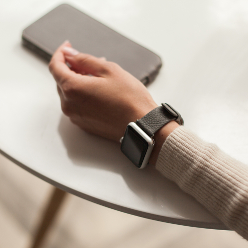 Ремешок для Apple Watch 44/45/46 mm из кожи теленка, серого цвета