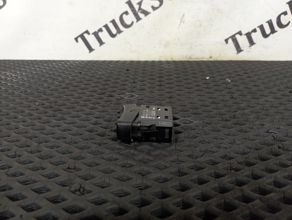 Кнопка переключения внутреннего освещения