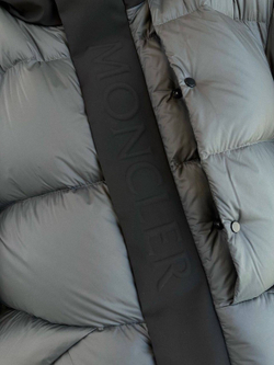 Пуховик Moncler