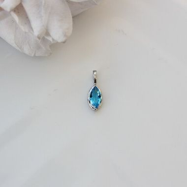 Подвеска Маркиз с ярко-голубым фианитом, 14*5 мм, родий, П392