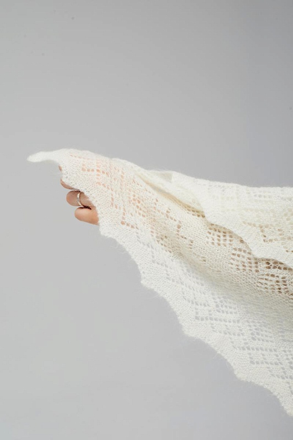 Оренбургский пуховый платок П4-110-02 экрю