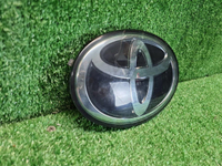 Эмблема решетки радиатора Land Cruiser 200 (15-21)