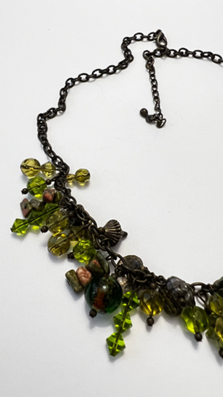 Красивое зелёное колье