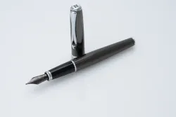 Перьевая ручка Diplomat Excellence A2 Guilloche с пером F (D40222023) 2