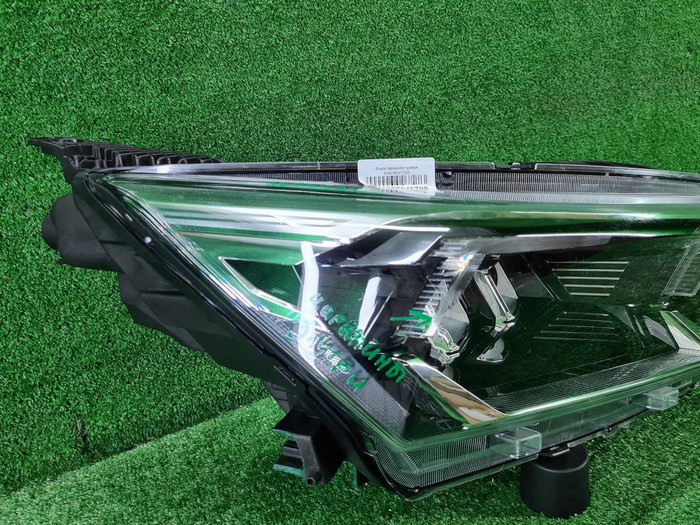 Фара правая Faw Besturn T77 (2018-н.в.) LED