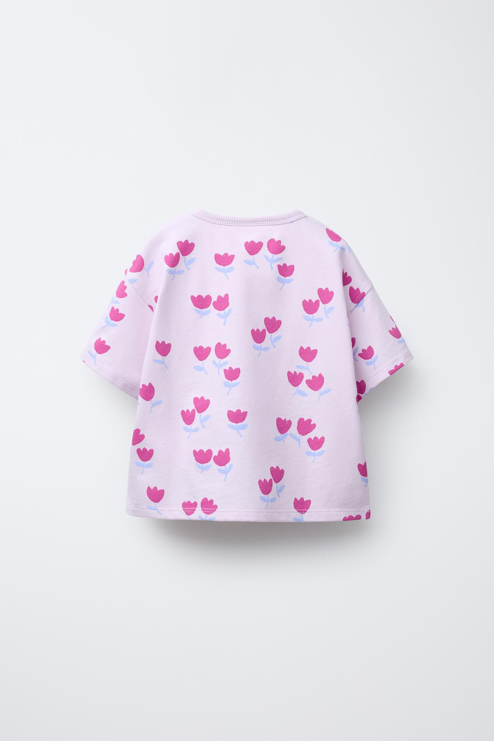 ZARA ФУТБОЛКА С ЦВЕТОЧНЫМ ПРИНТОМ, ЦВЕТ МАЛЬВЫ