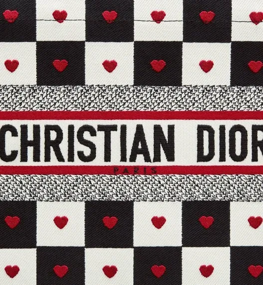 Сумка Dior Book Tote Dioramour, модель маленького формата