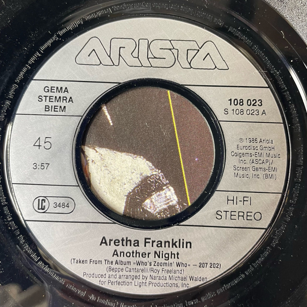Винтажная виниловая пластинка 7 дюймов (маленькая пластинка) Aretha Franklin Another Night (Германия 1986)