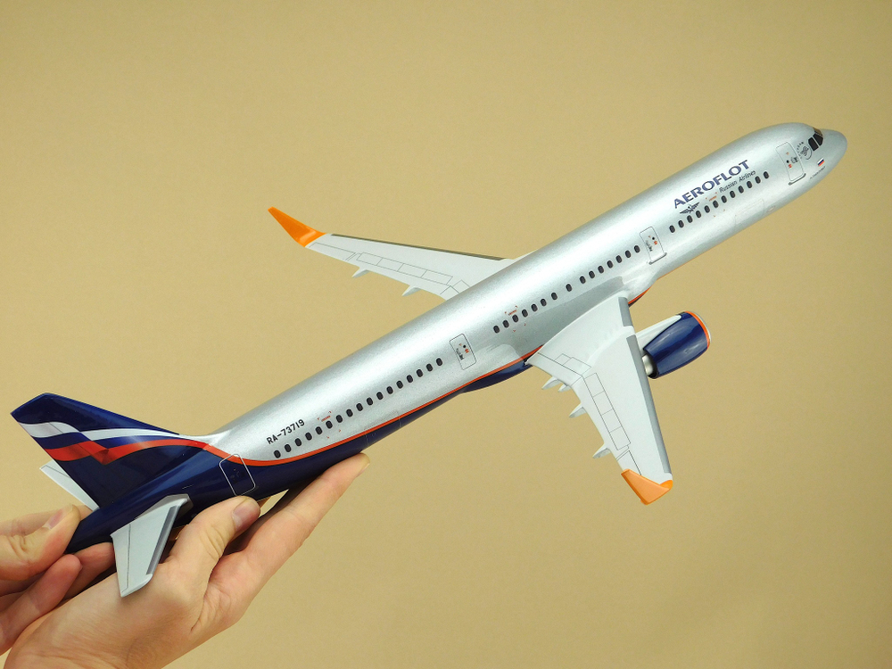 Модель самолета Airbus A321 (М1:100, Аэрофлот,RA-73719, А.Тарковский)
